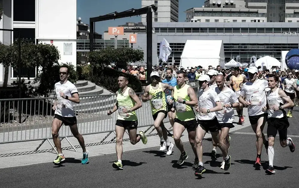 Maraton skąd nazwa? Odkryj fascynującą historię tego terminu