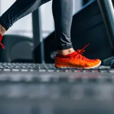 Jakie buty do biegania na bieżni zapewnią komfort i wsparcie?