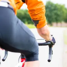 Jak siedzieć na siodełku rowerowym, aby uniknąć dyskomfortu i bólu