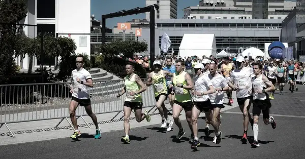 Maraton skąd nazwa? Odkryj fascynującą historię tego terminu