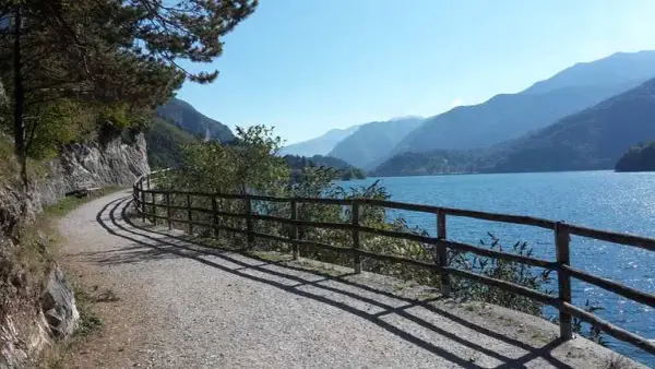 Najlepsze trasy rowerowe wokół jeziora Garda – odkryj piękno regionu